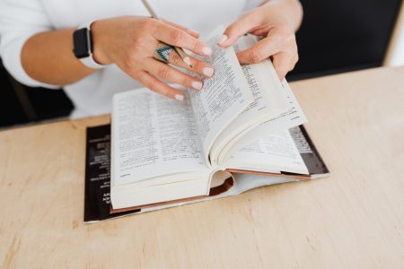 De voordelen van beëdigde vertaalbureaus en innovatieve vertaaldiensten