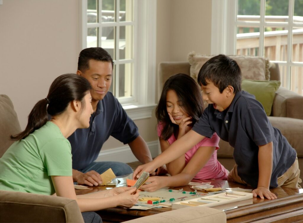 Familie bordspellen: de beste keuzes voor een geslaagde spelavond